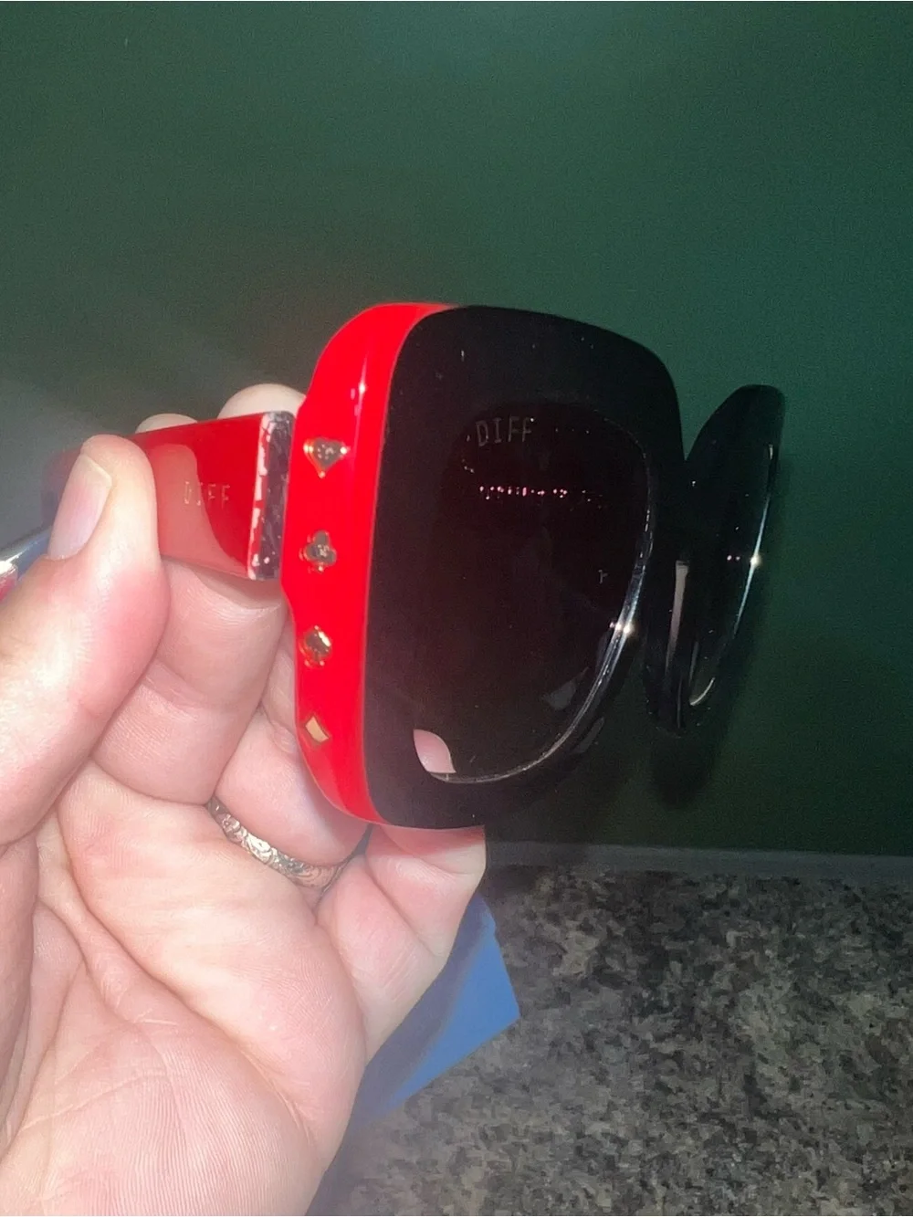 Diff BNIB Disney The Queen of Hearts frame Alice in Wonderland Sunglasses.